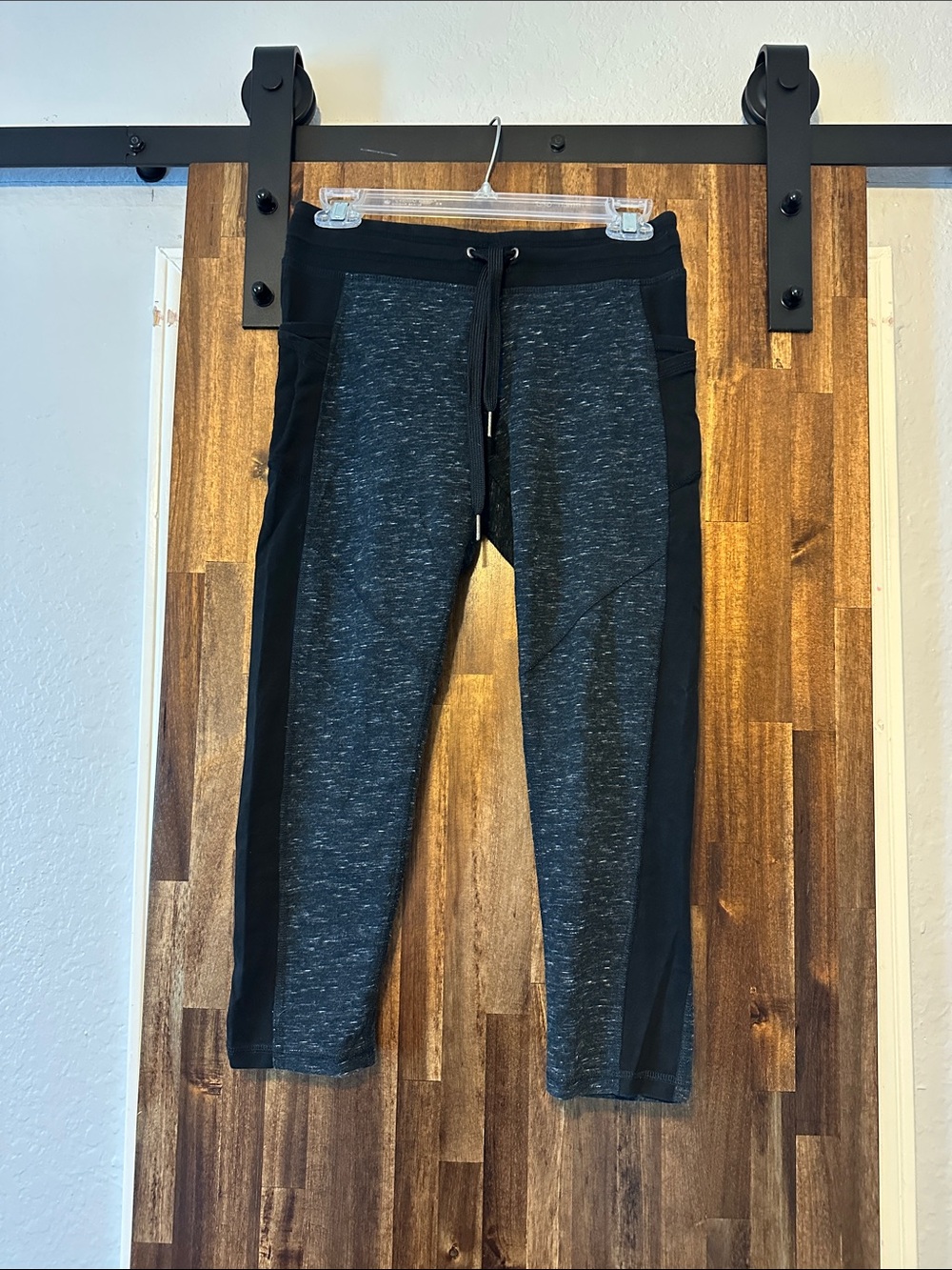 Calvin Klein Black & Heather Gray Contrast Panel Capri Leggings